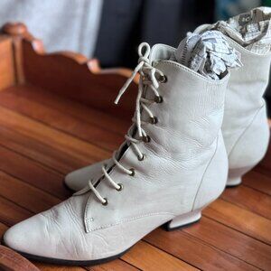 Vintage Bisbee Prairie Boot, Creamy White, Size 9M